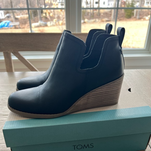 Toms Shoes - Toms Kallie Black Leather Booties
